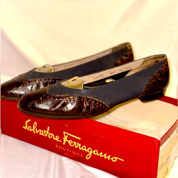 Salvatore Ferragamo Shoes - Salvatore Feeragamo Brown Crocodile & Nubuck Leather Flat Size 9 AA